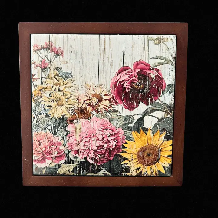RUSTIC BLOOM TILE